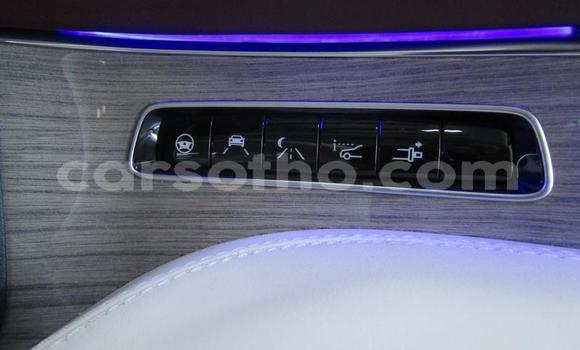 Sayi Na hannu Mercedes-Benz S–Class Silver Mota in Maseru a Maseru Sayi Na hannu Mercedes-Benz S–Class Silver Mota in Maseru a Maseru