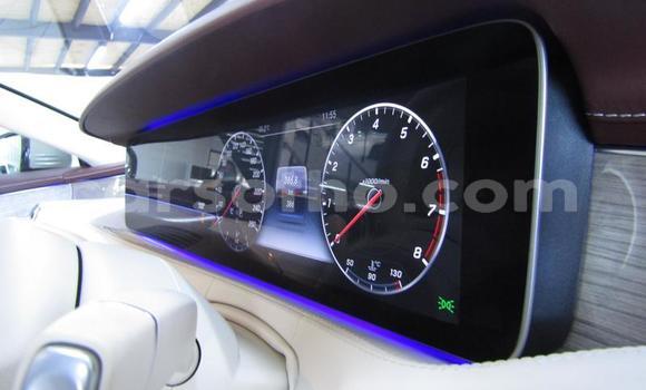 Sayi Na hannu Mercedes-Benz S–Class Silver Mota in Maseru a Maseru Sayi Na hannu Mercedes-Benz S–Class Silver Mota in Maseru a Maseru