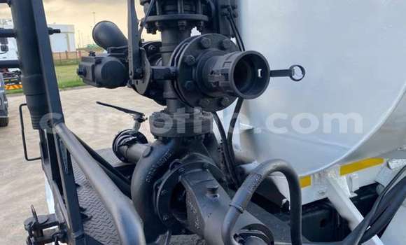 اشتري مستعمل Nissan UD White شاحنة في Maseru في Maseru اشتري مستعمل Nissan UD White شاحنة في Maseru في Maseru