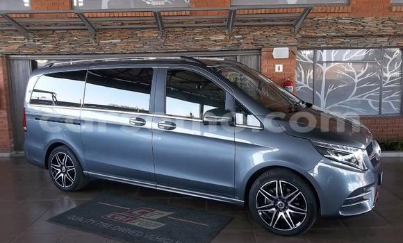 Sayi Na hannu Mercedes-Benz V-klasse Silver Mota in Maseru a Maseru Sayi Na hannu Mercedes-Benz V-klasse Silver Mota in Maseru a Maseru