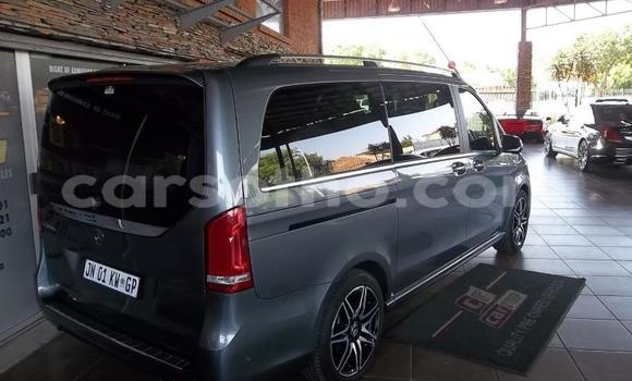 Sayi Na hannu Mercedes-Benz V-klasse Silver Mota in Maseru a Maseru Sayi Na hannu Mercedes-Benz V-klasse Silver Mota in Maseru a Maseru