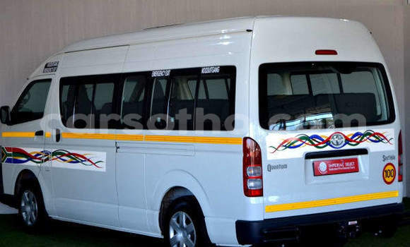 Sayi Na hannu Toyota Touring HiAce White Mota in Butha–Buthe a Thaba-Tseka Sayi Na hannu Toyota Touring HiAce White Mota in Butha–Buthe a Thaba-Tseka