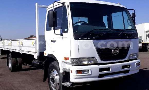 Sayi Na hannu Nissan Urvan White Mota in Maputsoa a Leribe Sayi Na hannu Nissan Urvan White Mota in Maputsoa a Leribe