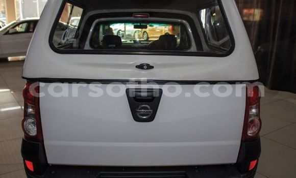 Buy Used Nissan NP 300 White Car in Maputsoe in Leribe Buy Used Nissan NP 300 White Car in Maputsoe in Leribe