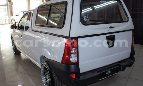 Buy Used Nissan NP 300 White Car in Maputsoe in Leribe Buy Used Nissan NP 300 White Car in Maputsoe in Leribe