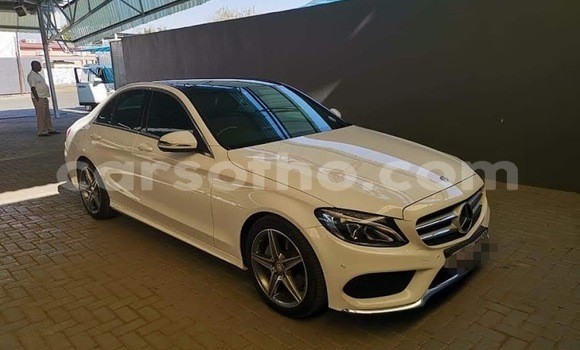 اشتري مستعمل Mercedes-Benz 190–Series Red سيارة في Maputsoa في Leribe اشتري مستعمل Mercedes-Benz 190–Series Red سيارة في Maputsoa في Leribe