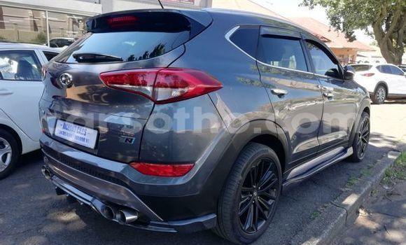 Buy Used Hyundai Tucson Silver Car in Maputsoa in Leribe Buy Used Hyundai Tucson Silver Car in Maputsoa in Leribe