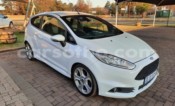 اشتري مستعمل Ford Fiesta ST White سيارة في Maputsoa في Leribe اشتري مستعمل Ford Fiesta ST White سيارة في Maputsoa في Leribe