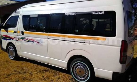 Sayi Na hannu Toyota Hiace White Mota in Maputsoe a Leribe Sayi Na hannu Toyota Hiace White Mota in Maputsoe a Leribe
