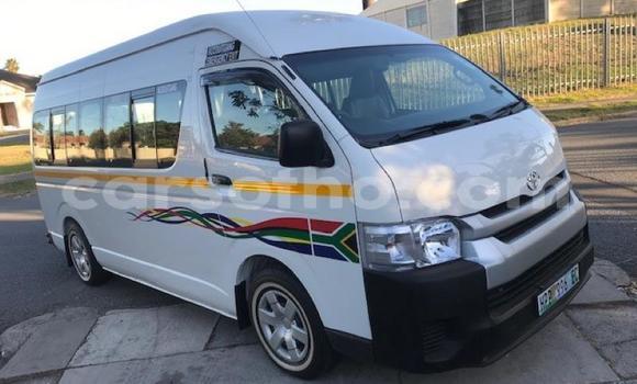 Sayi Na hannu Toyota Hiace White Mota in Maseru a Maseru Sayi Na hannu Toyota Hiace White Mota in Maseru a Maseru