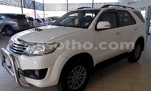 Acheter Occasion Voiture Toyota Fortuner Blanc à Maseru, Maseru Acheter Occasion Voiture Toyota Fortuner Blanc à Maseru, Maseru