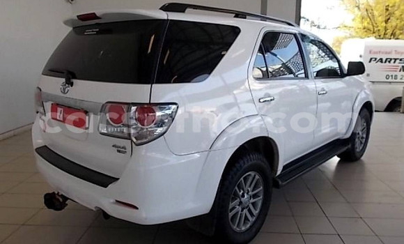 Acheter Occasion Voiture Toyota Fortuner Blanc à Maseru, Maseru Acheter Occasion Voiture Toyota Fortuner Blanc à Maseru, Maseru