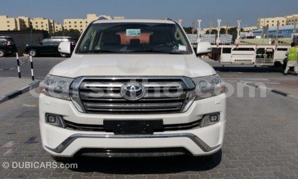 Acheter Import Voiture Toyota Land Cruiser Blanc à Import - Dubai, Maseru Acheter Import Voiture Toyota Land Cruiser Blanc à Import - Dubai, Maseru