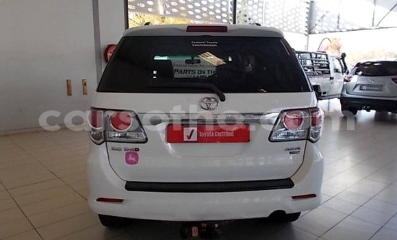 Acheter Occasion Voiture Toyota Fortuner Blanc à Maseru, Maseru Acheter Occasion Voiture Toyota Fortuner Blanc à Maseru, Maseru