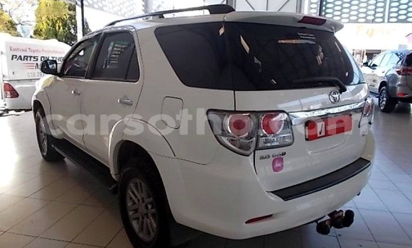 Acheter Occasion Voiture Toyota Fortuner Blanc à Maseru, Maseru Acheter Occasion Voiture Toyota Fortuner Blanc à Maseru, Maseru