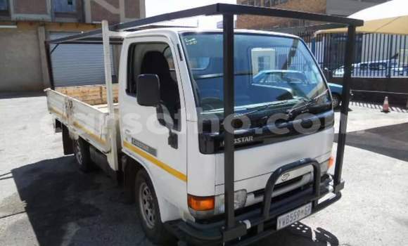 اشتري مستعمل Nissan Pickup White سيارة في Maseru في Maseru اشتري مستعمل Nissan Pickup White سيارة في Maseru في Maseru
