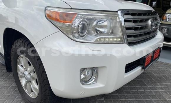 Sayi Na hannu Toyota Land Cruiser White Mota in Maseru a Maseru Sayi Na hannu Toyota Land Cruiser White Mota in Maseru a Maseru