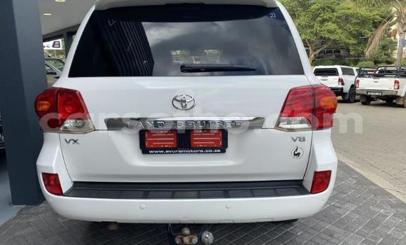 Sayi Na hannu Toyota Land Cruiser White Mota in Maseru a Maseru Sayi Na hannu Toyota Land Cruiser White Mota in Maseru a Maseru