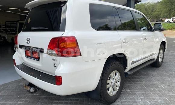Sayi Na hannu Toyota Land Cruiser White Mota in Maseru a Maseru Sayi Na hannu Toyota Land Cruiser White Mota in Maseru a Maseru