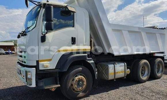 اشتري مستعمل Isuzu VehiCross White سيارة في Maseru في Maseru اشتري مستعمل Isuzu VehiCross White سيارة في Maseru في Maseru