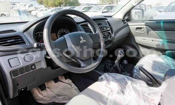 Sayi Imported Mitsubishi L200 White Mota in Import - Dubai a Maseru