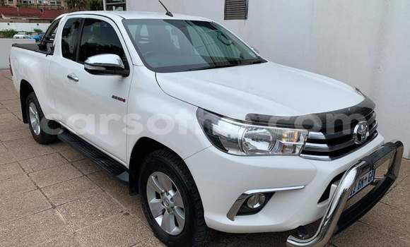 Sayi Na hannu Toyota Hilux White Mota in Maseru a Maseru Sayi Na hannu Toyota Hilux White Mota in Maseru a Maseru