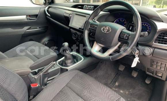 Sayi Na hannu Toyota Hilux White Mota in Maseru a Maseru Sayi Na hannu Toyota Hilux White Mota in Maseru a Maseru