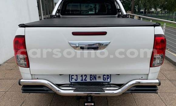 Sayi Na hannu Toyota Hilux White Mota in Maseru a Maseru Sayi Na hannu Toyota Hilux White Mota in Maseru a Maseru