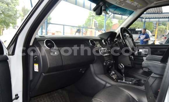 Sayi Na hannu Land Rover Discovery White Mota in Roma a Maseru Sayi Na hannu Land Rover Discovery White Mota in Roma a Maseru