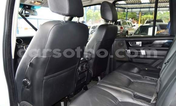 Sayi Na hannu Land Rover Discovery White Mota in Roma a Maseru Sayi Na hannu Land Rover Discovery White Mota in Roma a Maseru