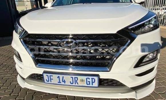 Sayi Na hannu Hyundai Tucson White Mota in Maseru a Maseru Sayi Na hannu Hyundai Tucson White Mota in Maseru a Maseru