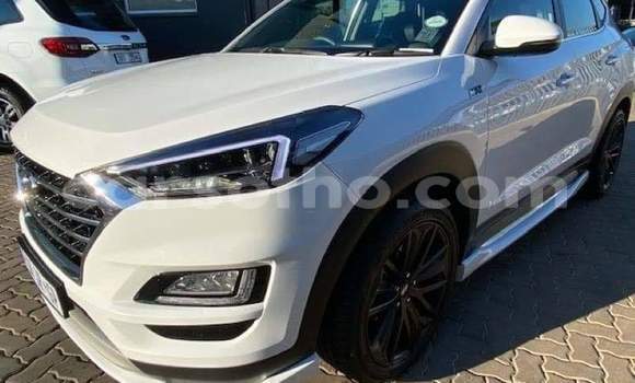 Sayi Na hannu Hyundai Tucson White Mota in Maseru a Maseru Sayi Na hannu Hyundai Tucson White Mota in Maseru a Maseru