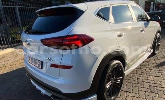 Sayi Na hannu Hyundai Tucson White Mota in Maseru a Maseru Sayi Na hannu Hyundai Tucson White Mota in Maseru a Maseru