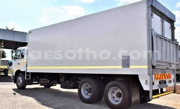 Sayi Na hannu Nissan UD White Babbar mota in Thaba–Tseka a Mafeteng Sayi Na hannu Nissan UD White Babbar mota in Thaba–Tseka a Mafeteng