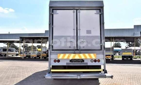 Sayi Na hannu Nissan UD White Babbar mota in Thaba–Tseka a Mafeteng Sayi Na hannu Nissan UD White Babbar mota in Thaba–Tseka a Mafeteng