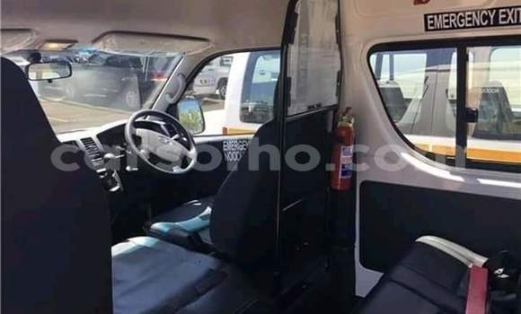 Sayi Na hannu Toyota Hiace White Mota in Qacha's Nek a Quthing Sayi Na hannu Toyota Hiace White Mota in Qacha's Nek a Quthing