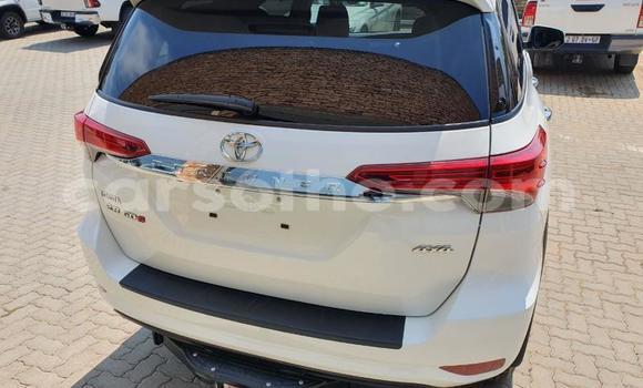 Sayi Na hannu Toyota Fortuner White Mota in Qacha's Nek a Quthing Sayi Na hannu Toyota Fortuner White Mota in Qacha's Nek a Quthing