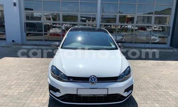 Sayi Na hannu Volkswagen Golf R White Mota in Roma a Maseru Sayi Na hannu Volkswagen Golf R White Mota in Roma a Maseru