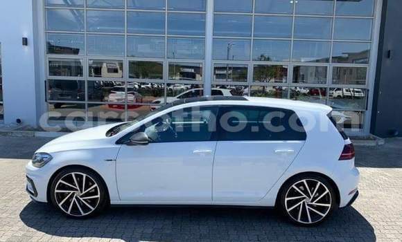 Sayi Na hannu Volkswagen Golf R White Mota in Roma a Maseru Sayi Na hannu Volkswagen Golf R White Mota in Roma a Maseru