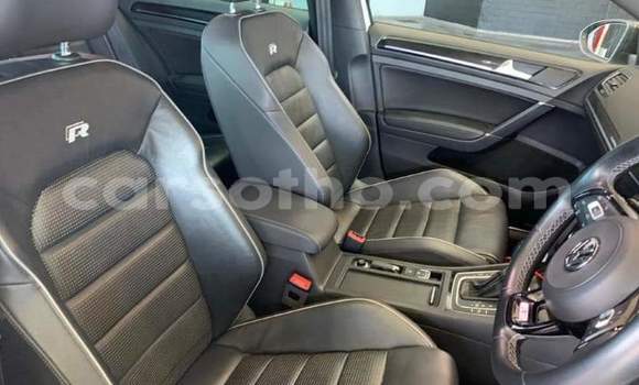Sayi Na hannu Volkswagen Golf R White Mota in Roma a Maseru Sayi Na hannu Volkswagen Golf R White Mota in Roma a Maseru