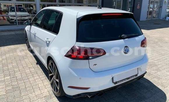Sayi Na hannu Volkswagen Golf R White Mota in Roma a Maseru Sayi Na hannu Volkswagen Golf R White Mota in Roma a Maseru