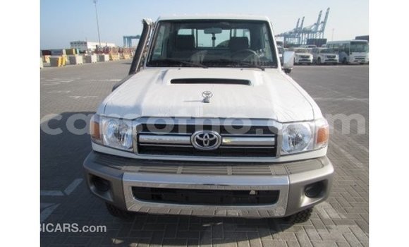اشتري Imported Toyota Land Cruiser White سيارة في Import - Dubai في Maseru اشتري Imported Toyota Land Cruiser White سيارة في Import - Dubai في Maseru