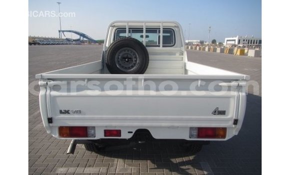 اشتري Imported Toyota Land Cruiser White سيارة في Import - Dubai في Maseru اشتري Imported Toyota Land Cruiser White سيارة في Import - Dubai في Maseru