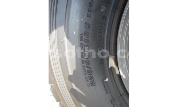 اشتري Imported Toyota Land Cruiser White سيارة في Import - Dubai في Maseru اشتري Imported Toyota Land Cruiser White سيارة في Import - Dubai في Maseru