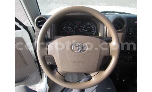 اشتري Imported Toyota Land Cruiser White سيارة في Import - Dubai في Maseru اشتري Imported Toyota Land Cruiser White سيارة في Import - Dubai في Maseru