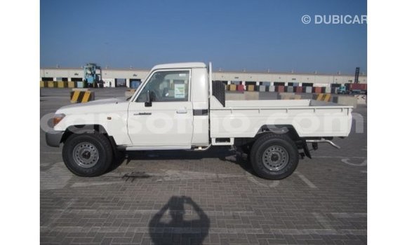 اشتري Imported Toyota Land Cruiser White سيارة في Import - Dubai في Maseru اشتري Imported Toyota Land Cruiser White سيارة في Import - Dubai في Maseru