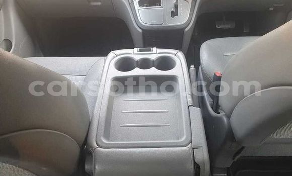 Sayi Na hannu Hyundai H1 White Mota in Maputsoe a Leribe Sayi Na hannu Hyundai H1 White Mota in Maputsoe a Leribe