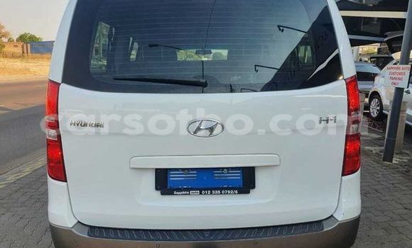 Sayi Na hannu Hyundai H1 White Mota in Maputsoe a Leribe Sayi Na hannu Hyundai H1 White Mota in Maputsoe a Leribe