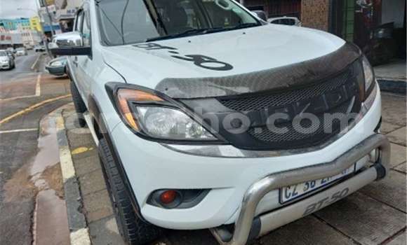 Acheter Occasion Voiture Mazda BT-50 Blanc à Hlotse, Leribe Acheter Occasion Voiture Mazda BT-50 Blanc à Hlotse, Leribe