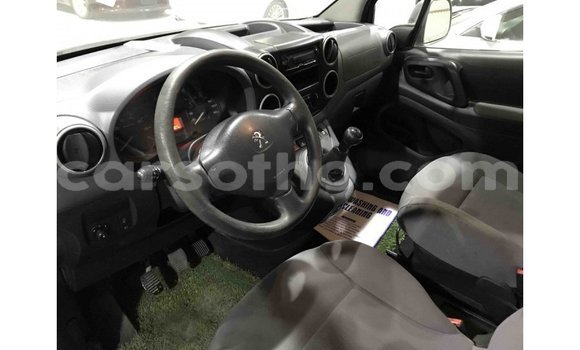 Sayi Imported Peugeot Partner White Mota in Import - Dubai a Maseru Sayi Imported Peugeot Partner White Mota in Import - Dubai a Maseru